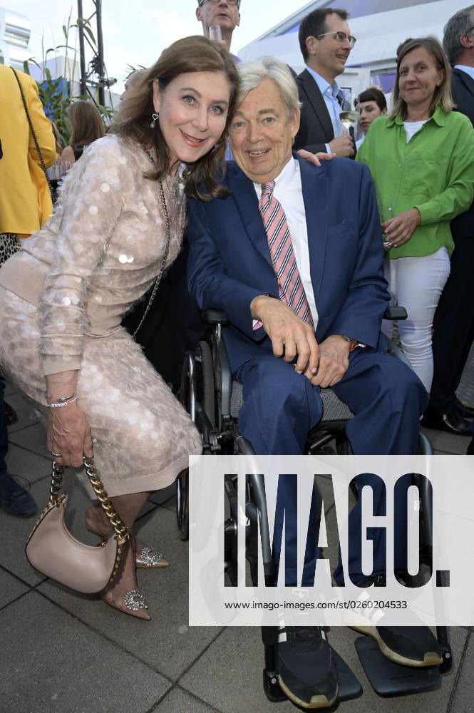 Alexandra von Rehlingen und Michael Prinz bei der Bertelsmann Party 2023 in der Bertelsmann Repräsentanz Unter den Linden. Berlin