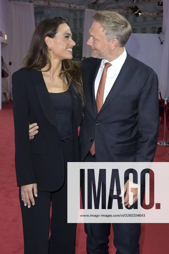 Christian Lindner mit Ehefrau Franca Lehfeldt bei der Bertelsmann Party 2023 in der Bertelsmann Repräsentanz Unter den Linden. Berlin