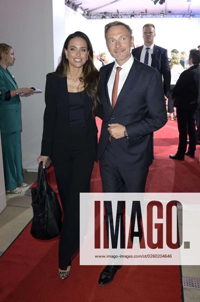 Christian Lindner mit Ehefrau Franca Lehfeldt bei der Bertelsmann Party 2023 in der Bertelsmann Repräsentanz Unter den Linden. Berlin