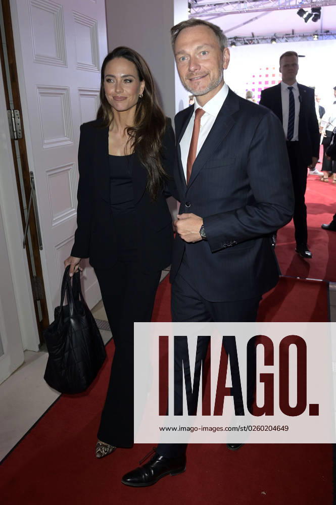 Christian Lindner mit Ehefrau Franca Lehfeldt bei der Bertelsmann Party 2023 in der Bertelsmann Repräsentanz Unter den Linden. Berlin
