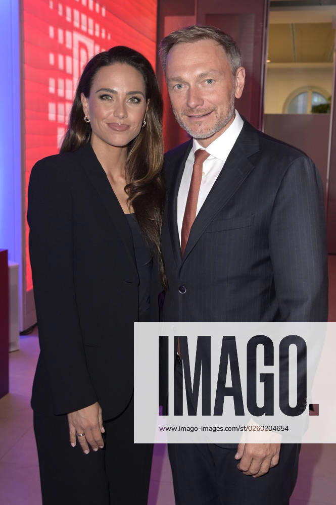 Christian Lindner mit Ehefrau Franca Lehfeldt bei der Bertelsmann Party 2023 in der Bertelsmann Repräsentanz Unter den Linden. Berlin