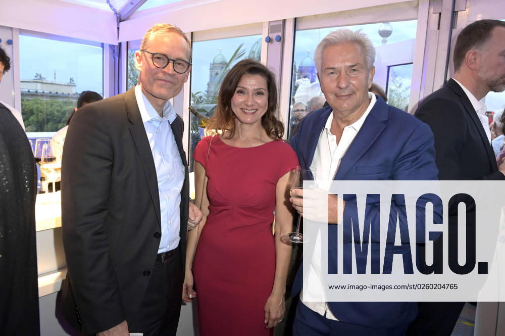 Michael Müller, Reyhan Sahin und Klaus Wowereit bei der Bertelsmann Party 2023 in der Bertelsmann Repräsentanz Unter den Linden. Berlin