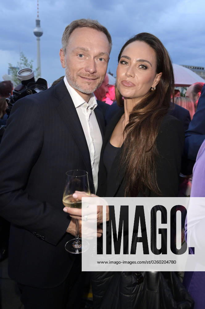 Christian Lindner mit Ehefrau Franca Lehfeldt bei der Bertelsmann Party 2023 in der Bertelsmann Repräsentanz Unter den Linden. Berlin
