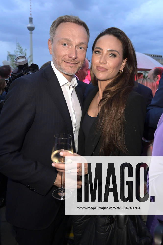 Christian Lindner mit Ehefrau Franca Lehfeldt bei der Bertelsmann Party 2023 in der Bertelsmann Repräsentanz Unter den Linden. Berlin