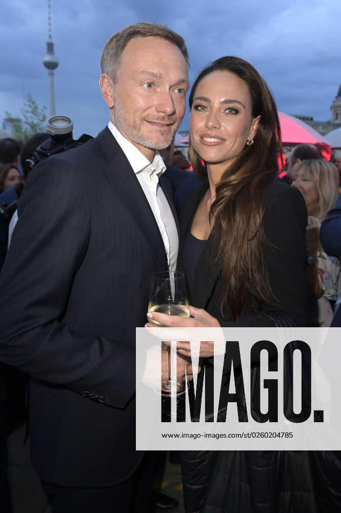 Christian Lindner mit Ehefrau Franca Lehfeldt bei der Bertelsmann Party 2023 in der Bertelsmann Repräsentanz Unter den Linden. Berlin