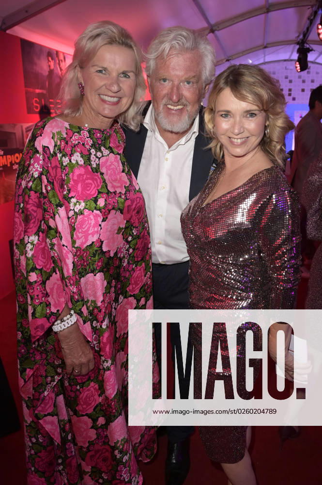 Hera Lind, Engelbert Lainer und Tina Ruland bei der Bertelsmann Party 2023 in der Bertelsmann Repräsentanz Unter den Linden. Berlin