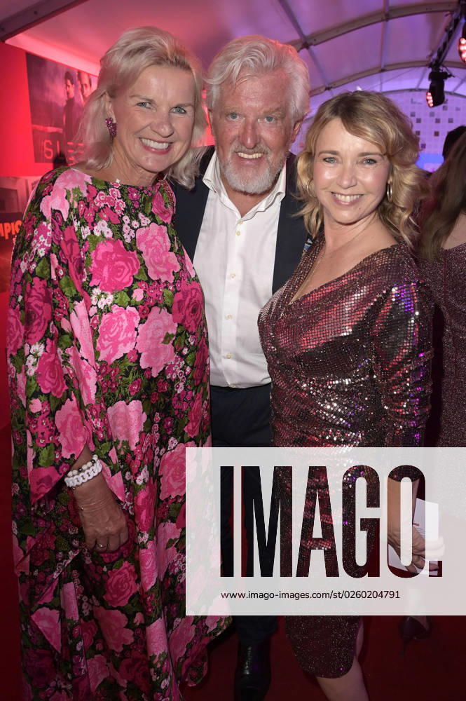 Hera Lind, Engelbert Lainer und Tina Ruland bei der Bertelsmann Party 2023 in der Bertelsmann Repräsentanz Unter den Linden. Berlin