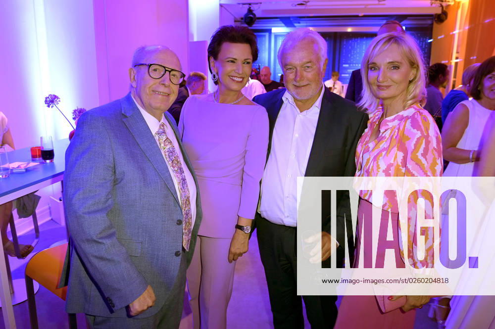 Reiner Calmund, Sylvia Calmund, Wolfgang Kubicki und Annette Marberth-Kubicki bei der Bertelsmann Party 2023 in der Bertelsmann Repräsentanz Unter den Linden. Berlin