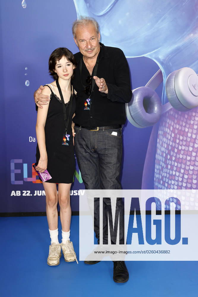 Leander Haußmann und seine Tochter Edwina Kuhl bei der Elemental (Disney) Kino Premiere am 18.06.2023 in Berlin Disneys Elemental Filmpremiere in Berlin