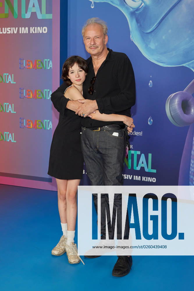 Leander Hausmann mit Tochter Edwina Eddi Kuhl - Deutschlandpremiere von ELEMENTAL im Kino der Kulturbrauerei in Berlin am 18.06.2023. Deutschlandpremiere - ELEMENTAL