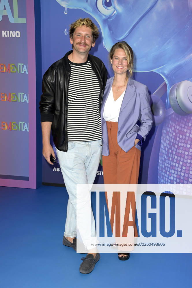 Marie Burchard mit Ehemann Sebastian Schwarz bei der Premiere des Kinofilms Elemental im Kino in der KulturBrauerei. Berlin