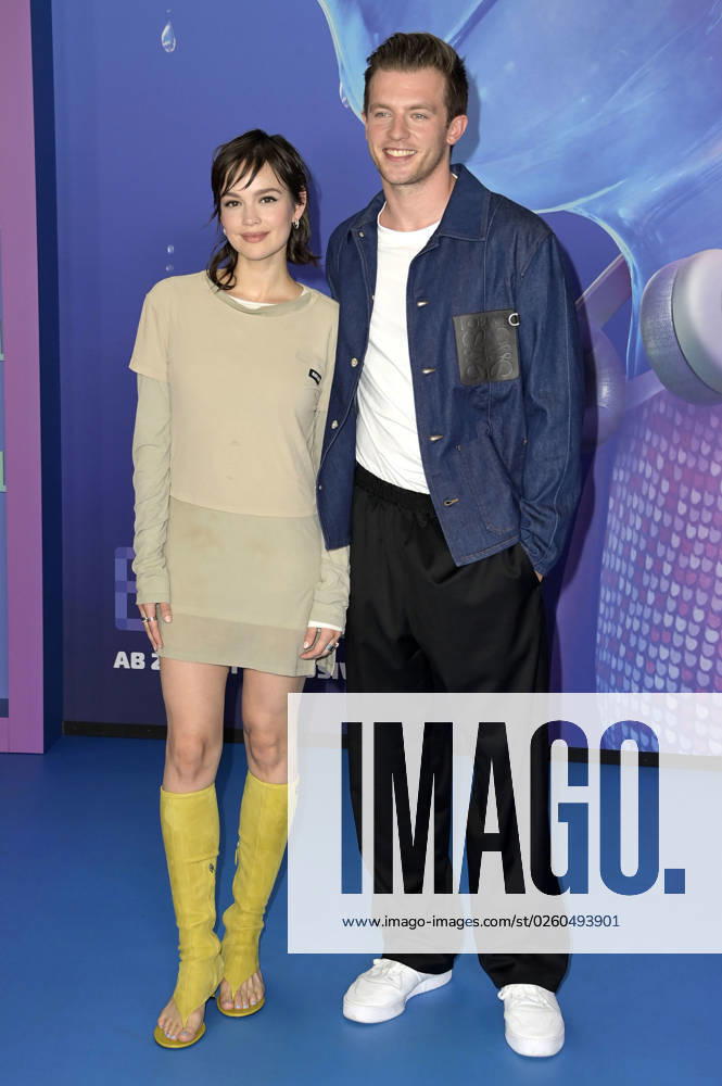 Emilia Schüle und Jannis Niewöhner bei der Premiere des Kinofilms Elemental im Kino in der KulturBrauerei. Berlin