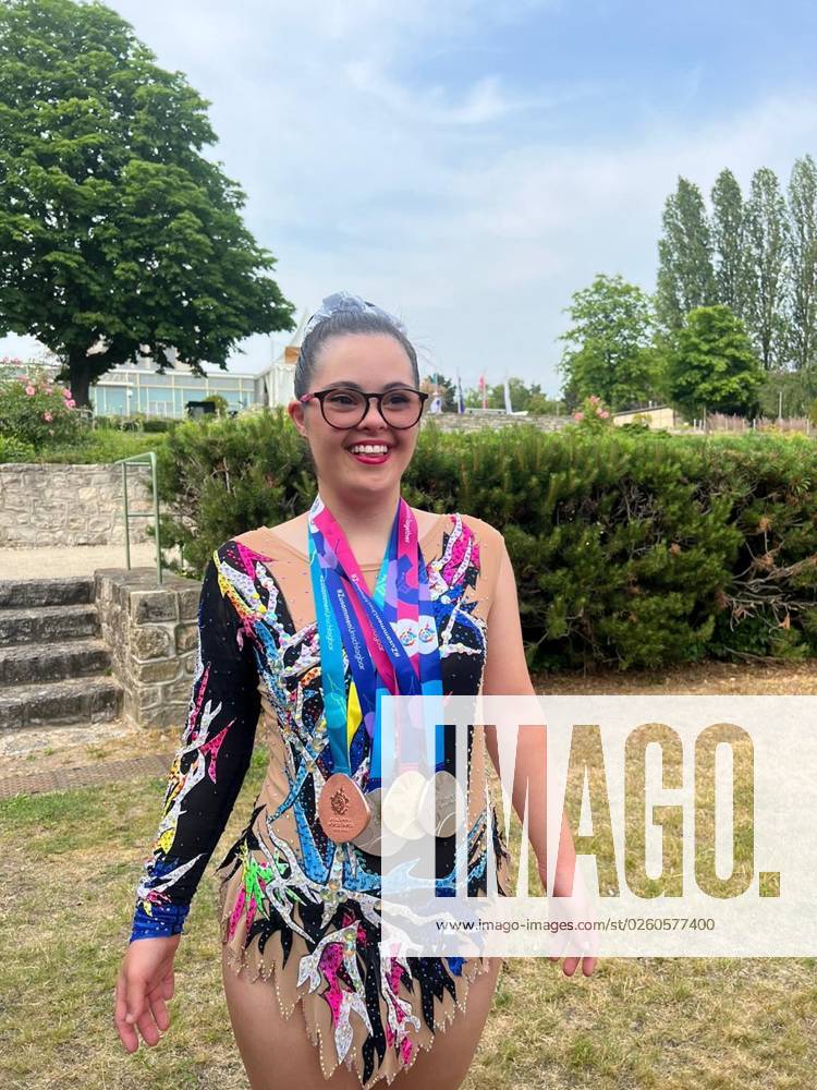 Gull i Special Olympics World Games i Berlin Oslo Sofia Mathisen fra Stabekk Turnforening stilte i dag i finalen i rytmisk gymnastikk. Mathisen endte opp med hele fire medaljer. Det ble gull i vimpel, solv i tau og ring og bronse i ball. Foto: Norges Idrettsforbund NTB Oslo Norge wP8Uabp8nJw Ref:wP8Uabp8nJw.jpg