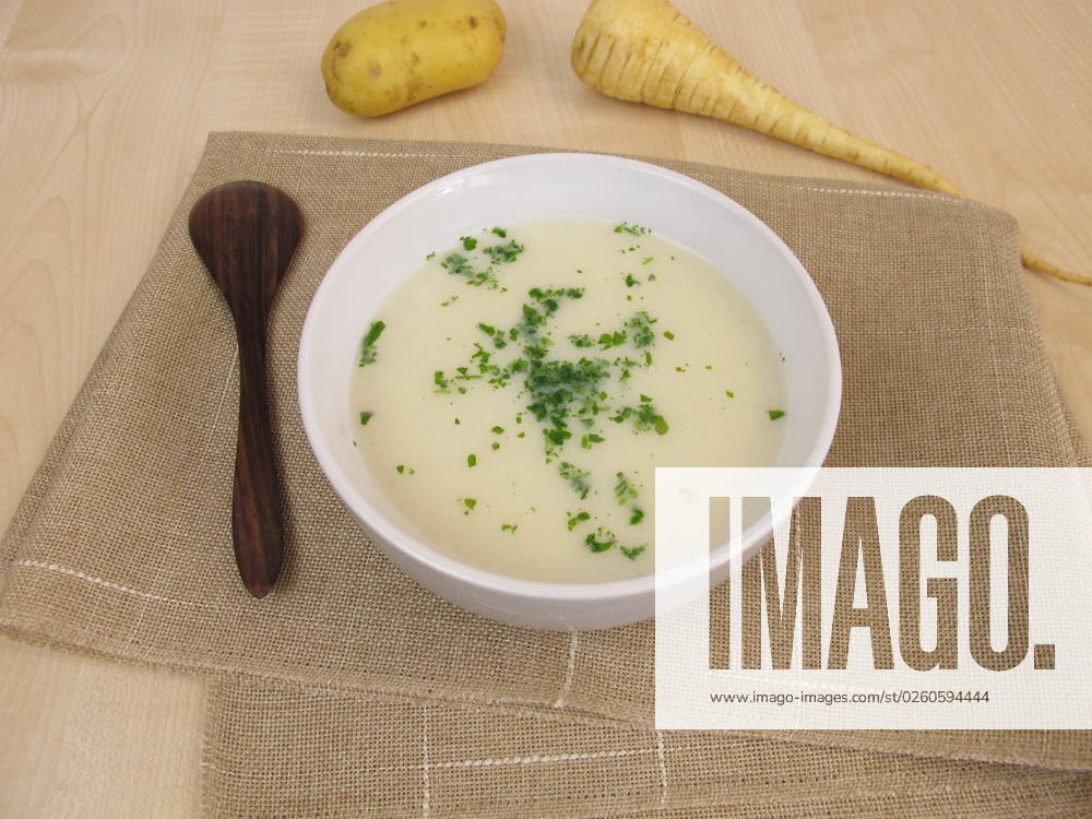 Puerresuppe mit Kartoffeln und Pastinaken Puerresuppe mit Kartoffeln und Pastinaken