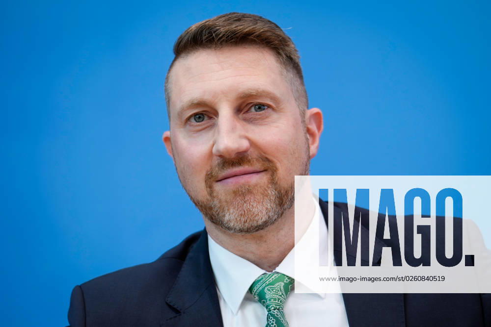 Bundespressekonferenz Jahresbericht 2022 des Petitionsausschusses Dirk Brandes, Obmann (AfD) im Portrait bei der Vorstellung des Jahresbericht 2022 des Petitionsausschusses in der Bundespressekonferenz, Berlin , 21.06.2023 Berlin Berlin Deutschland