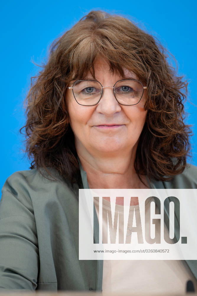 Bundespressekonferenz Jahresbericht 2022 des Petitionsausschusses Martina Stamm-Fibich, Vorsitzende des Petitionsausschusses des Deutschen Bundestages (SPD) im Portrait bei der Vorstellung des Jahresbericht 2022 des Petitionsausschusses in der Bundespressekonferenz, Berlin , 21.06.2023 Berlin Berlin Deutschland