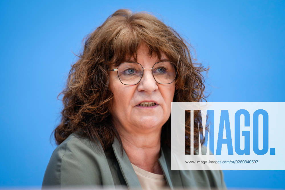 Bundespressekonferenz Jahresbericht 2022 des Petitionsausschusses Martina Stamm-Fibich, Vorsitzende des Petitionsausschusses des Deutschen Bundestages (SPD) im Portrait bei der Vorstellung des Jahresbericht 2022 des Petitionsausschusses in der Bundespressekonferenz, Berlin , 21.06.2023 Berlin Berlin Deutschland