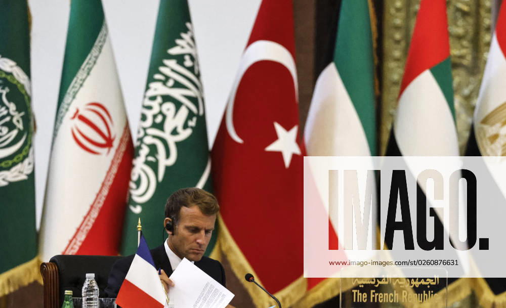 French President Emmanuel Macron in Baghdad - Iraq French President Emmanuel Macron reads a document during the Baghdad conference in the Iraqi capital on August 28, 2021. (Photo by Ludovic MARIN POOL ABACAPRESS.COM Baghdad Iraq