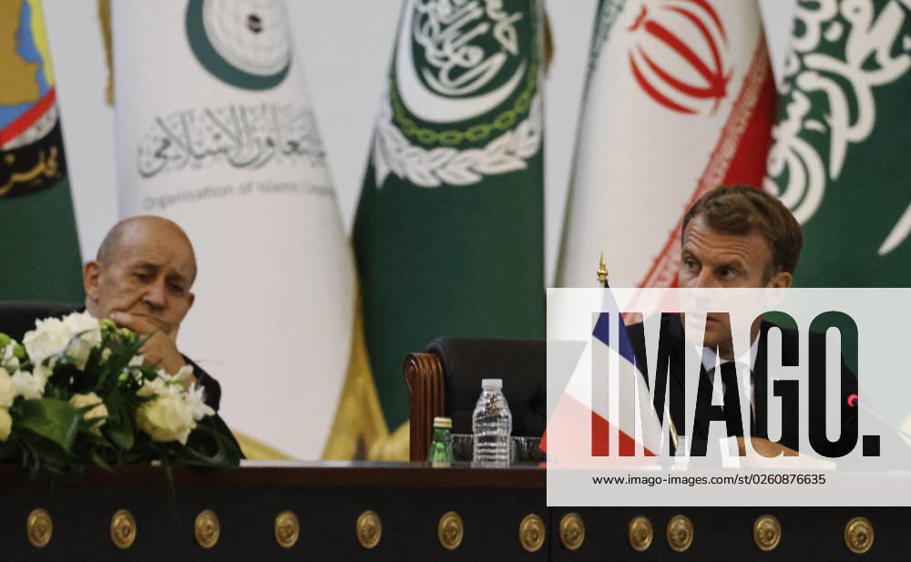 French President Emmanuel Macron in Baghdad - Iraq French President Emmanuel Macron speaks, accompanied by French Foreign Affairs Minister Jean-Yves Le Drian (L), during the Baghdad conference in the Iraqi capital on August 28, 2021. (Photo by Ludovic MARIN POOL ABACAPRESS.COM Baghdad Iraq