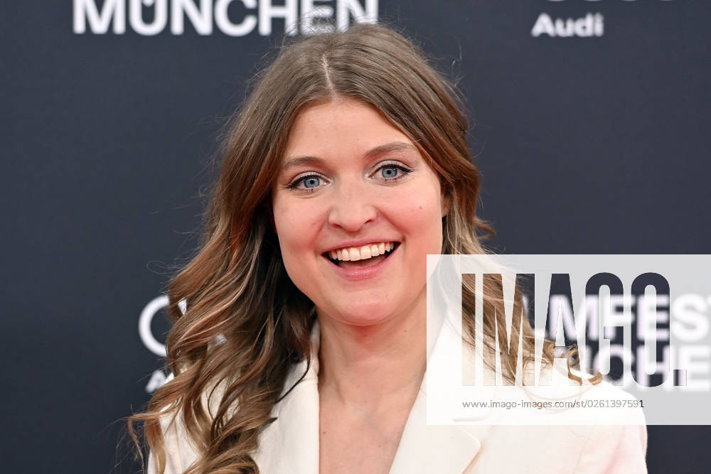 Lara MANDOKI (Schauspielerin) Einzelbild,angeschnittenes Einzelmotiv,Portraet,Portrait,Porträt. Roter Teppich,Red Carpet,Eroeffnung 40.Filmfest Muenchen am 23.06.2023.Gasteig HP8.
