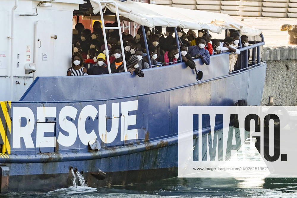 KW25 Italy: 172 migrants, disembarkation operations in Salerno the ship AitaMari of the NGO Salvamento Maritimo Humanitario, which picked up 172 migrants on board two infants and 55 minors off the island of Lampedusa, in the port of Salerno, the disembarkation operations. AitaMari_0056