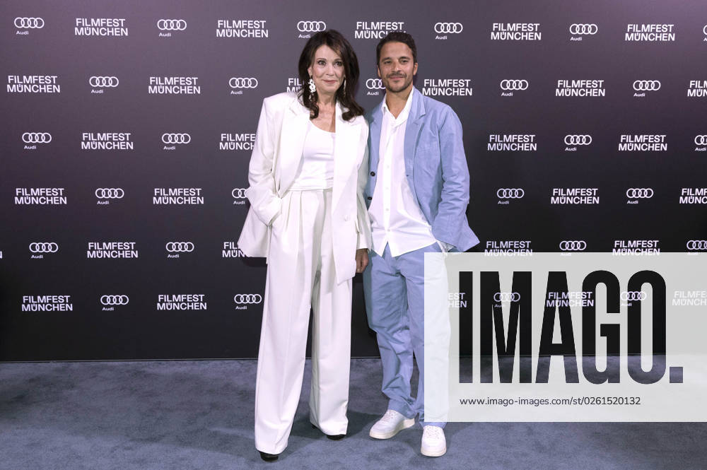 Iris Berben und Kostja Ullmann bei der Premiere des Kinofilms Paradise auf dem 40. Filmfest München 2023 in der Astor Film Lounge im Arri Kino. München