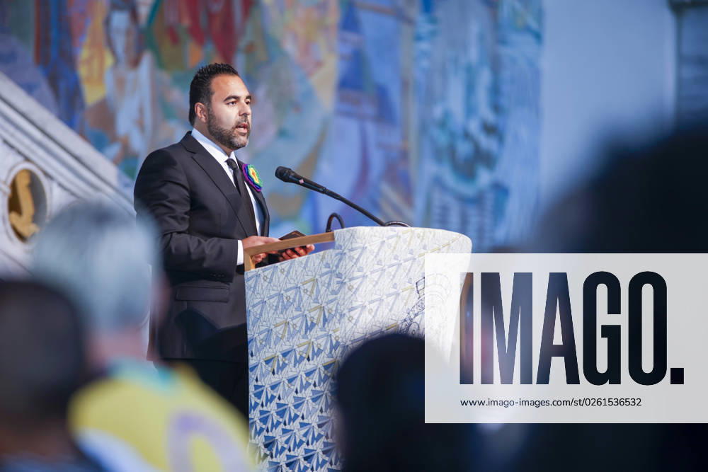 Norwegen, Gedenken am Jahrestag des Anschlags von Oslo am 25. Juni 2022 Minnemarkering 25. juni i Oslo Radhus Oslo 20230625. Stortingspresident Masud Gharahkhani deltar pa minnemarkeringen etter 25. juni terroren, som arrangeres i samarbeid med FRI foreningen for kjonns- og seksualitetsmangfold, Skeiv verden og Stottegruppa 25. juni. Foto: Frederik Ringnes NTB Oslo Norge gVlA9Sfjyro Ref:gVlA9Sfjyro.jpg