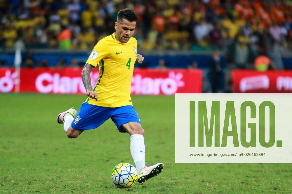 Brasil x Argentina BELO HORIZONTE, MG - 10.11.2016: BRASIL X ARGENTINA - Daniel Alves from Brazil, played with 4 shirt in honor of Carlos Alberto Torres in Brazil x Argentina, a match valid for the qualifiers of the World Cup 2018 in Mineirao Stadium in Belo Horizonte, MG. (Photo: Dudu Macedo Fotoarena) x1228491x DuduxMacedo
