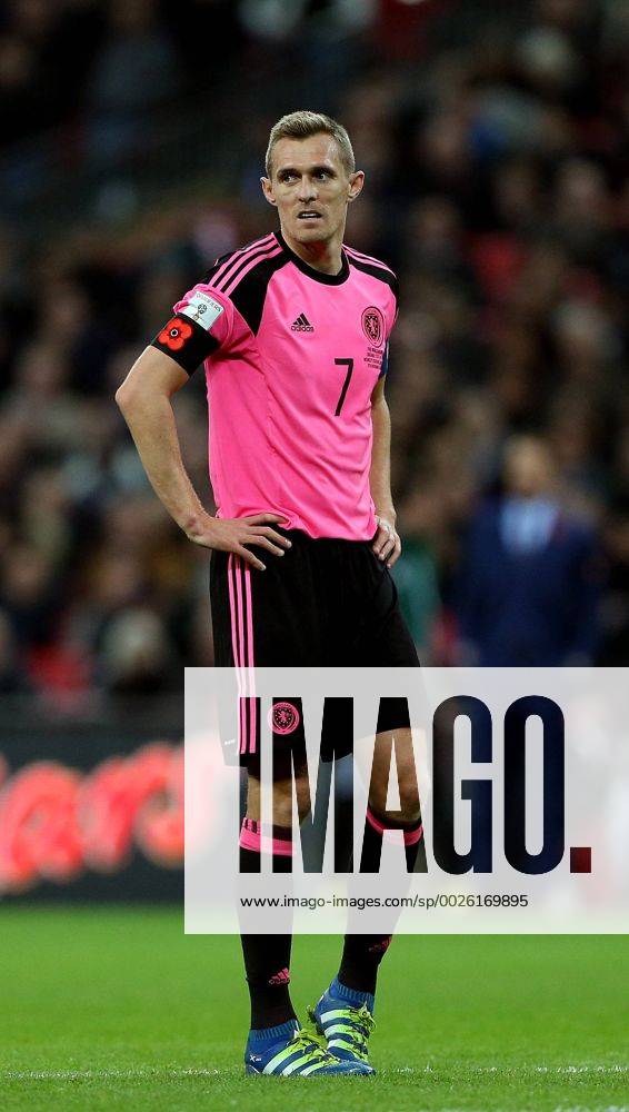 Dejected Darren Fletcher of Scotland during the FIFA World Cup WM Weltmeisterschaft Fussball Qualifying Group F match at Wembley Stadium, London. Picture date: November 11th, 2016. Pic David Klein Sportimage .
