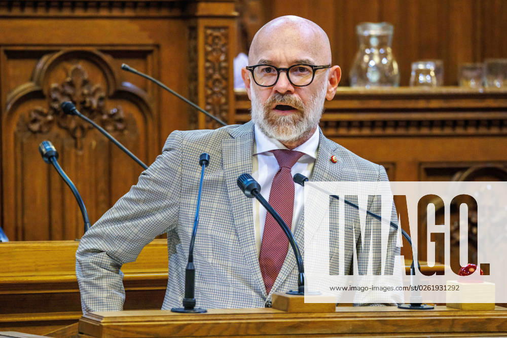 20230628 Wiener Gemeinderat - Rechnungsabschluss 2022 WIEN, OESTERREICH - JUNI 28: Abgeordneter zum Wiener Landtag und Gemeinderat Thomas Weber (NEOS) beim Wiener Gemeinderat - - Rechnungsabschluss 2022 im Rathaus am 28. Juni 2023 in Wien, Oesterreich. 230628_SEPA_10_121