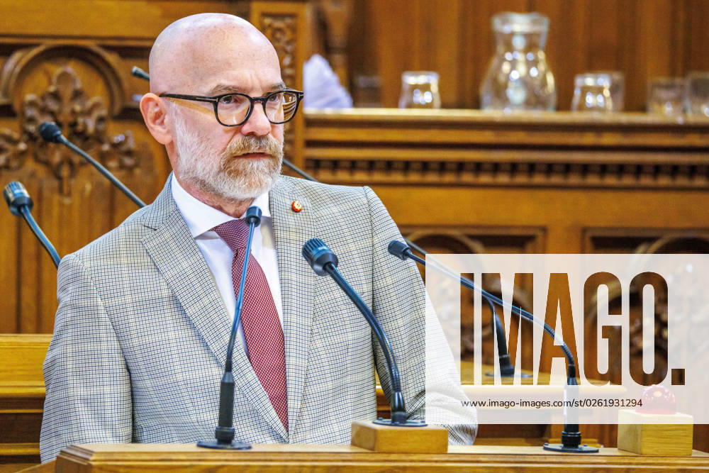 20230628 Wiener Gemeinderat - Rechnungsabschluss 2022 WIEN, OESTERREICH - JUNI 28: Abgeordneter zum Wiener Landtag und Gemeinderat Thomas Weber (NEOS) beim Wiener Gemeinderat - - Rechnungsabschluss 2022 im Rathaus am 28. Juni 2023 in Wien, Oesterreich. 230628_SEPA_10_123