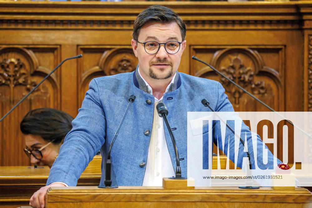 20230628 Wiener Gemeinderat - Rechnungsabschluss 2022 WIEN, OESTERREICH - JUNI 28: Abgeordneter zum Wiener Landtag und Gemeinderat Stefan Berger (FPOe) beim Wiener Gemeinderat - - Rechnungsabschluss 2022 im Rathaus am 28. Juni 2023 in Wien, Oesterreich. 230628_SEPA_10_115