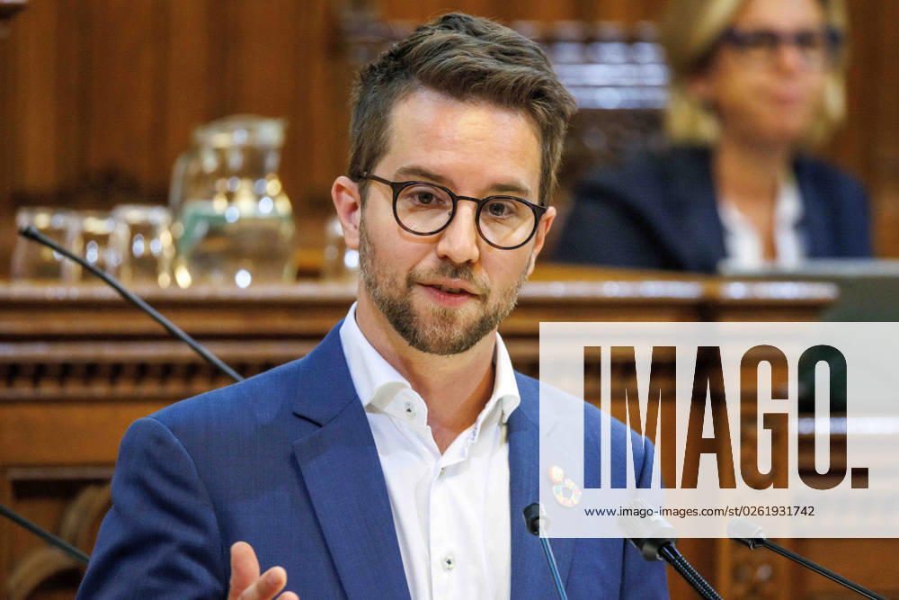 20230628 Wiener Gemeinderat - Rechnungsabschluss 2022 WIEN, OESTERREICH - JUNI 28: Abgeordnete zum Wiener Landtag und Gemeinderat Kilian Stark (GRUeNE) beim Wiener Gemeinderat - - Rechnungsabschluss 2022 im Rathaus am 28. Juni 2023 in Wien, Oesterreich. 230628_SEPA_10_074