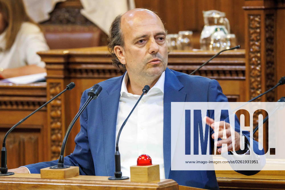 20230628 Wiener Gemeinderat - Rechnungsabschluss 2022 WIEN, OESTERREICH - JUNI 28: Abgeordneter zum Wiener Landtag und Sprecher fuer Wissenschaft, Energie, Klimaschutz, Gesundheit und Digitalisierung Stefan Gara (NEOS Wien) beim Wiener Gemeinderat - - Rechnungsabschluss 2022 im Rathaus am 28. Juni 2023 in Wien, Oesterreich. 230628_SEPA_10_010