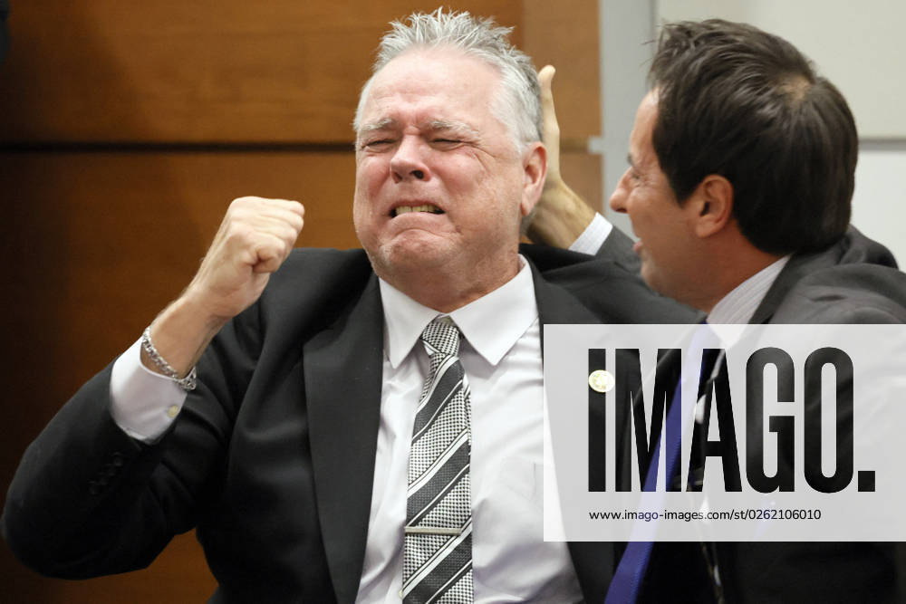 US Officer Not Guilty Over Parkland School Shooting Response - Fort Lauderdale NO FILM, NO VIDEO, NO TV, NO DOCUMENTARY - Former Marjory Stoneman Douglas High School School Resource Officer Scot Peterson reacts as he is found not guilty on all charges at the Broward County Courthouse on Thursday, June 29, 2023, in Fort Lauderdale, FL, USA. Scot Peterson stayed outside during the attack at Marjory Stoneman Douglas High School in Parkland, near Miami. Mr Peterson, the school s resource officer, was found not guilty of 11 charges including felony child neglect, culpable negligence and perjury. The attack, among the deadliest at a US school, saw 17 killed and 17 injured. Photo by Amy Beth Bennett South Florida Sun Sentinel TNS ABACAPRESS.COM Ft