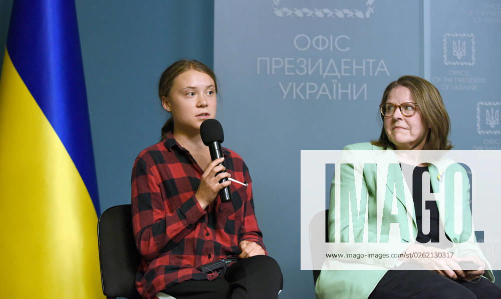 KW26 Bilder des Jahres 2023, News 06 Juni KYIV, UKRAINE - JUNE 29, 2023 - Swedish environmental activist Greta Thunberg (L) and Vice-President of the European Parliament Heidi Hautala attend the briefing on the first session of the International Working Group on the Environmental Consequences of War dedicated to the situation in Ukraine, Russia s war crimes and the consequences of blowing up the Kakhovka Hydroelectric Power Plant at the Office of the President of Ukraine, Kyiv, capital of Ukraine. Briefing on environmental crimes of Russia in Kyiv
