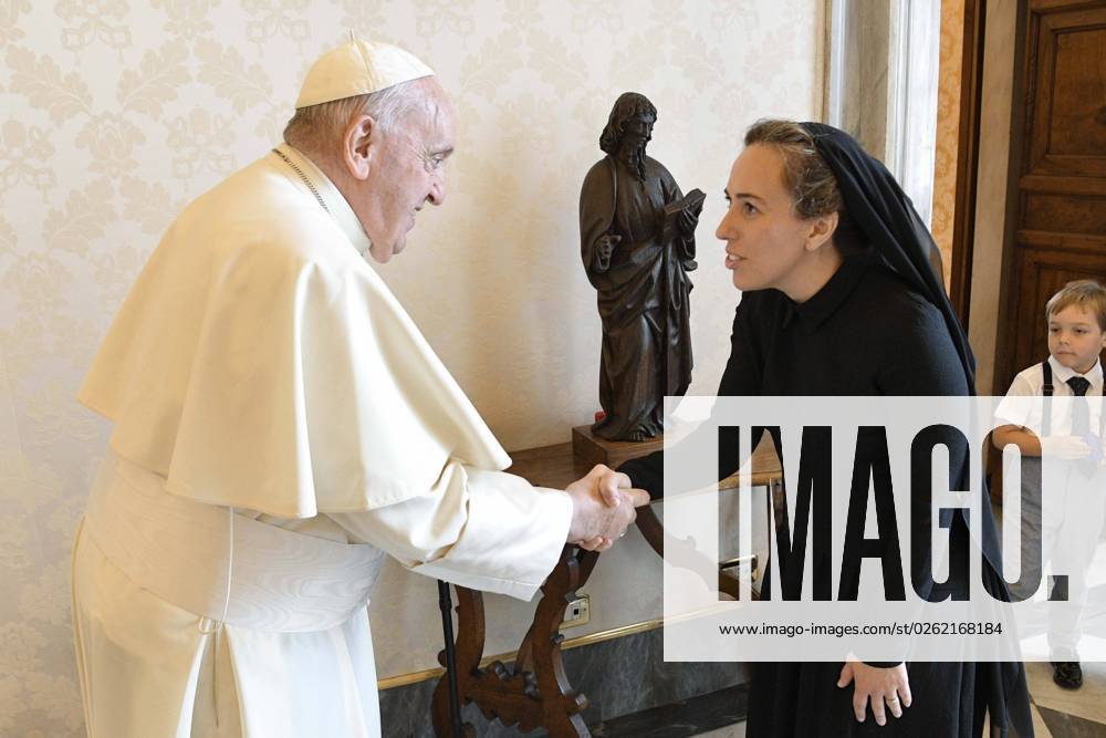 Italy, Rome, Vatican, 2023 6 30. Pope Francis receives Stella Assange in audience at Vaticnao . Photograph by Vatican Media Catholic Press Photo RESTRICTED TO EDITORIAL USE - NO MARKETING - NO ADVERTISING CAMPAIGNS