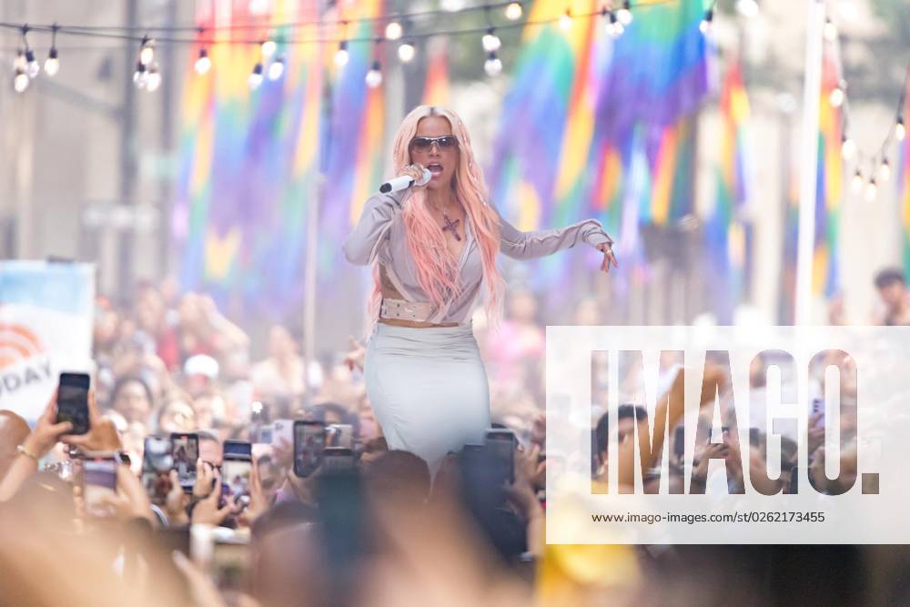 Entertainment Themen der Woch KW26 Bilder des Jahres 2023, Entertainment 06 Juni June 30, 2023, New York City, NY, USA: Karol G performs on NBC s Today at Rockefeller Plaza on June 30, 2023 in New York City. New York City USA - ZUMAc233 20230630_zsp_c233_052