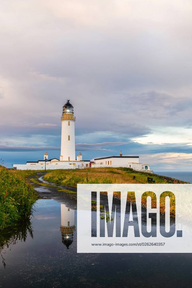 Sonnenuntergang über dem Leuchtturm von Mull of Galloway, Schottisches Festland, UK
