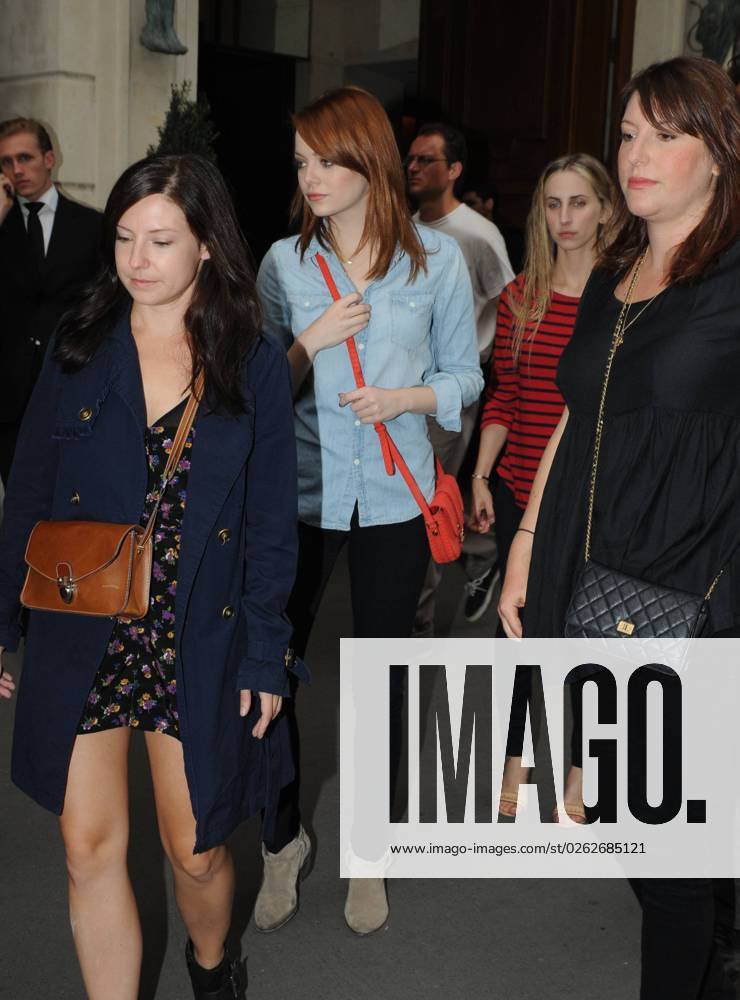 Emma Stone arrives at a restaurant in Paris Emma Stone leaving her hotel and heading to Le Relais de l Entrecote restaurant in Saint-Germain district in Paris, France on September 1st, 2011. Photo by ABACAPRESS.COM Paris paris France