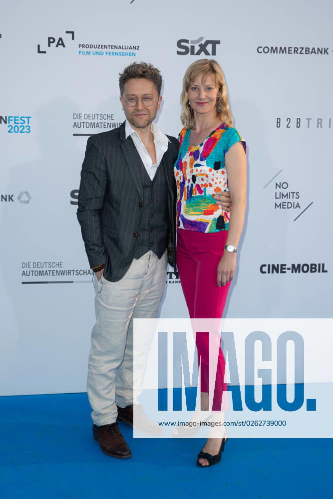 Event - Produzentenfest 2023 Teresa Weißbach mit Ehemann Carsten Fiebeler beim Produzentenfest der Allianz Deutscher Produzenten Film & Fernsehen e.V. am 04.07.2023 im Tipi am Kanzleramt in Berlin.