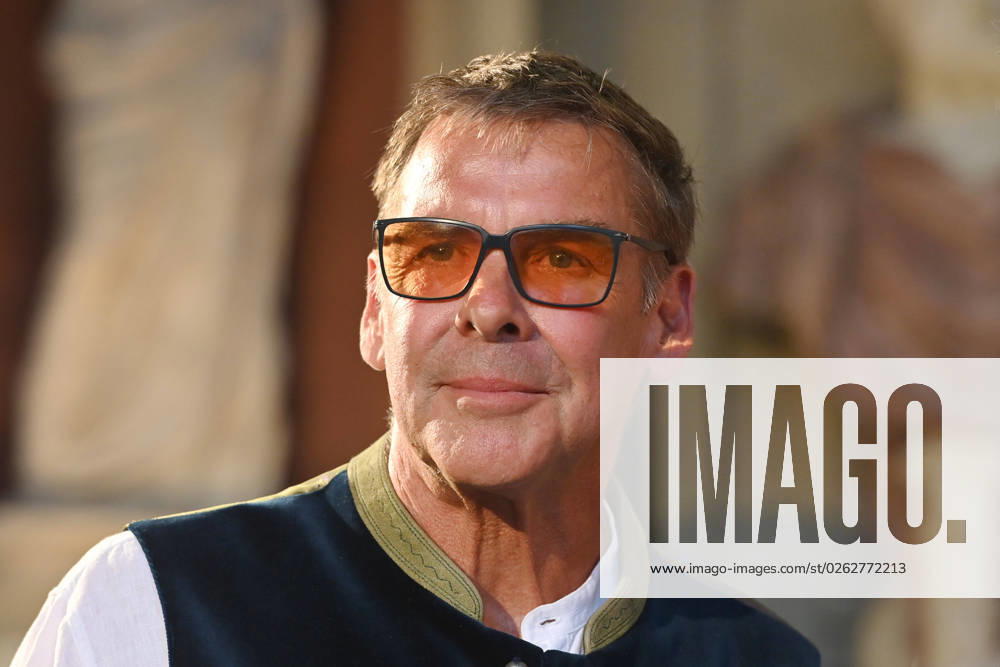 Sascha HEHN (Schauspieler), Einzelbild,angeschnittenes Einzelmotiv,Portraet,Portrait,Porträt. Verleihung Bayerischer Verdienstorden im Antiquariat der Residenz in Muenchen am 05.07.2023