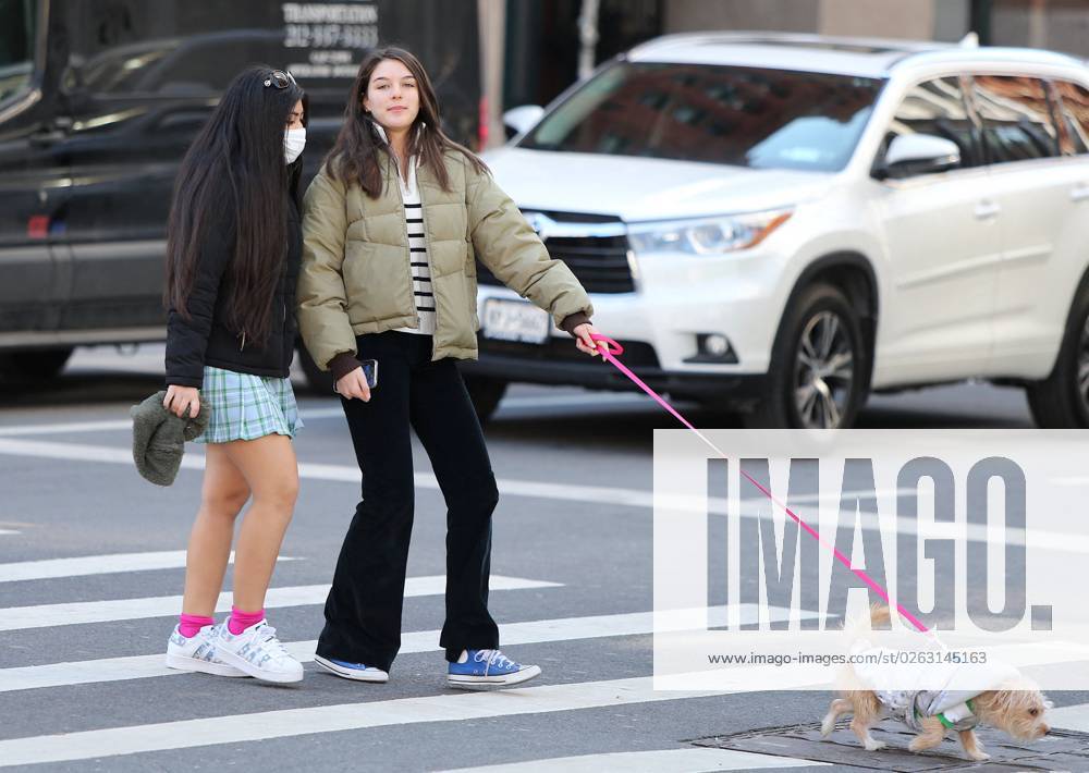 Suri Cruise Walking Her New Puppy - NYC Suri Cruise walking her new puppy with a friend in Soho, New York City, NY, USA on March 14, 2022. Photo by Dylan Travis ABACAPRESS.COM New York City NY United States