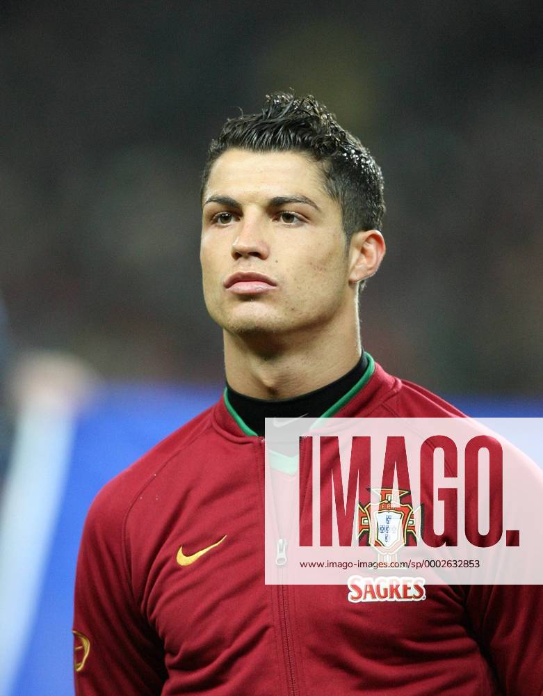 Cristiano Ronaldo (Portugal) während der Hymne - Fußball Länderspiel Herren Freundschaftsspiel 2007, Test, Testspiel, Nationalmannschaft, Nationalteam Porträt London Fußball Länderspiel Herren Freundschaftsspiel 2007, Test, Testspiel, Nationalmannschaft, Nationalteam Porträt London