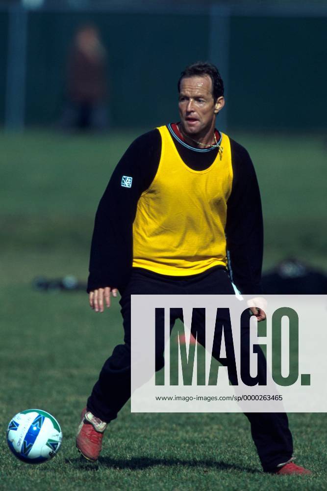 Thomas Dooley (N. Y. MetroStars) am Ball Fußball Herren MLS 2000, Major League Soccer, New York Metro Stars, NY, N.Y. (USA) Einzelbild New York Dynamik,