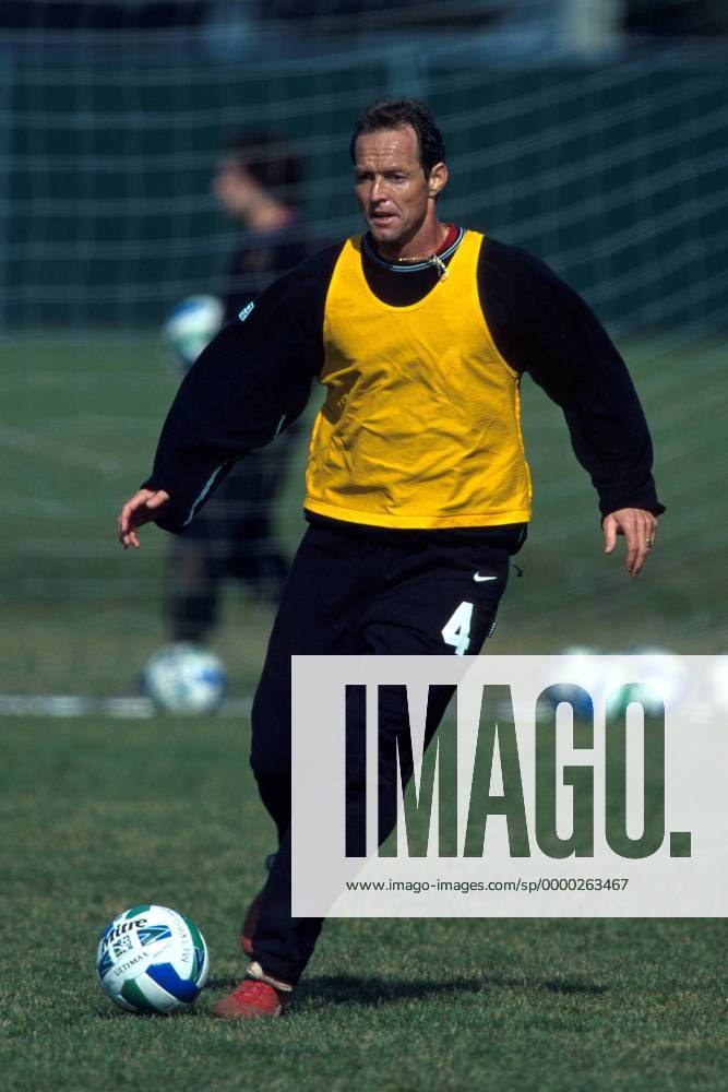 Thomas Dooley (N. Y. MetroStars) am Ball Fußball Herren MLS 2000, Major League Soccer, New York Metro Stars, NY, N.Y. (USA) Einzelbild New York Dynamik,