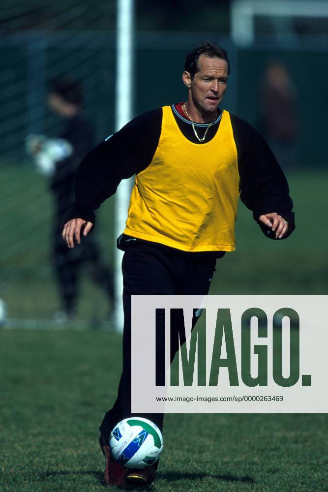 Thomas Dooley (N. Y. MetroStars) am Ball Fußball Herren MLS 2000, Major League Soccer, New York Metro Stars, NY, N.Y. (USA) Einzelbild New York Dynamik,