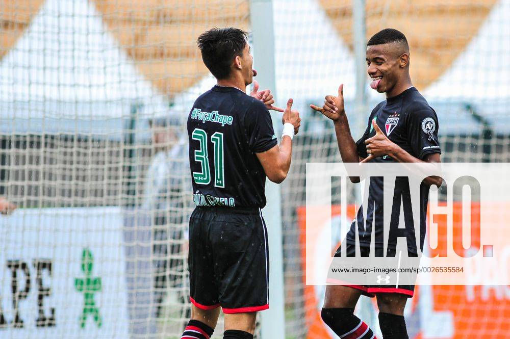 SPFC x Santa Cruz SÃO PAULO, SP - 11.12.2016: SPFC X SANTA CRUZ - Luis Araujo and David Neres of São Paulo during the match between São Paulo Futebol Clube x Santa Cruz held at the Estadio Paulo Machado de Carvalho, the Pacaembu Stadium. The match is valid for the thirty-eighth round of the Brasileirão 2016 Chevrolet. (Photo: Maurício Rummens Fotoarena) x1242612x MaurícioxRummens