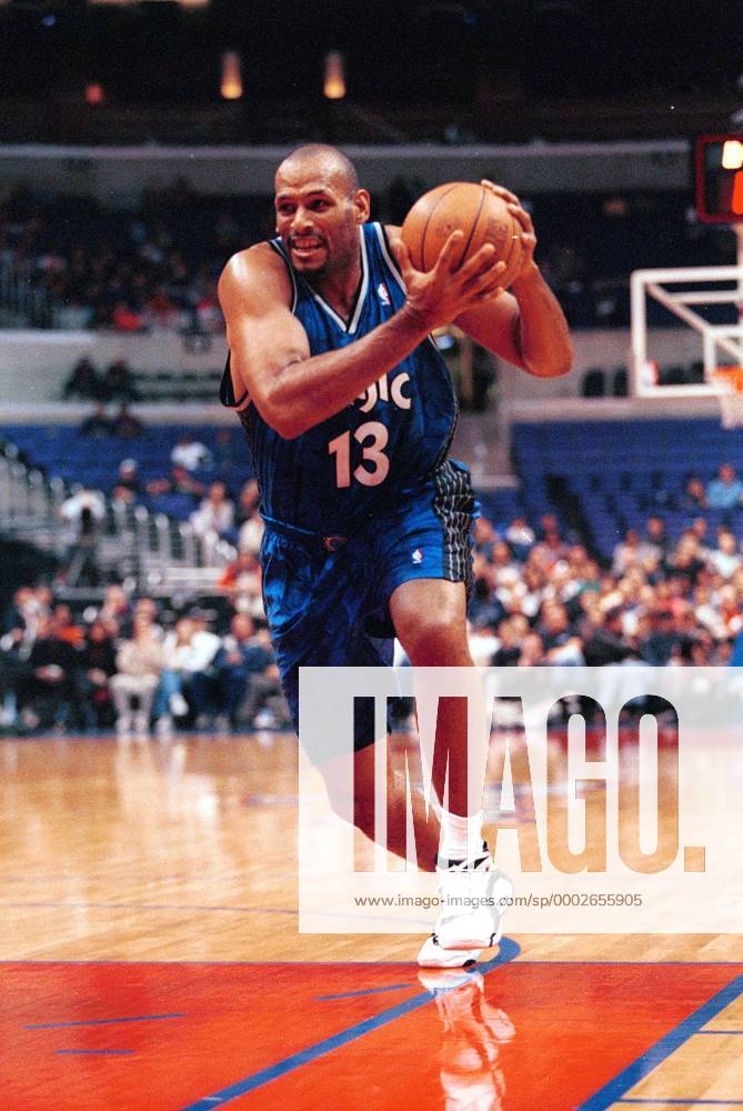 John Amaechi (Orlando Magic) am Ball - (Icon0010201) Basketball Herren NBA 1999 2000, Orlando Magic Einzelbild Los Angeles, LA, L A Dynamik, Basketball Herren NBA 1999 2000, Orlando Magic Einzelbild Los Angeles, LA, L A Dynamik,