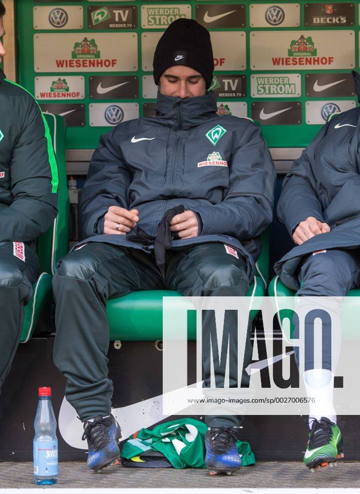 FUSSBALL 1. BUNDESLIGA 18. SPIELTAG SAISON 2016 2017 SV Werder Bremen - FC Bayern Muenchen 28.01.2017 Fin Bartels (SV Werder Bremen) sitzt zu Beginn des Spiels nur auf der Bank